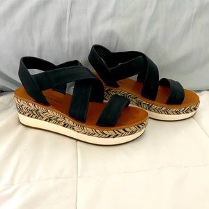 Black platform sandals